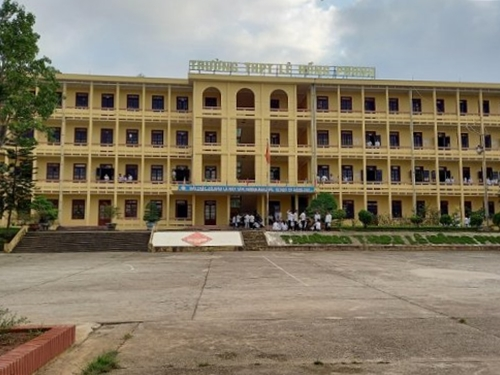 Đáng thương học sinh đang đỗ thủ khoa bị ra khỏi trường  bị  suy sụp, bỏ ăn, có dấu hiệu trầm cảm
