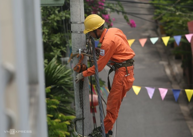Giá điện lại tăng trong bối cảnh vật giá leo thang như thế này quá căng!