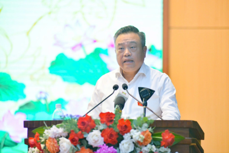 Chủ tịch Hà Nội nói đúng quá: "Không biết thủ đô to đẹp thế nào mà đường cứ bé tẹo"