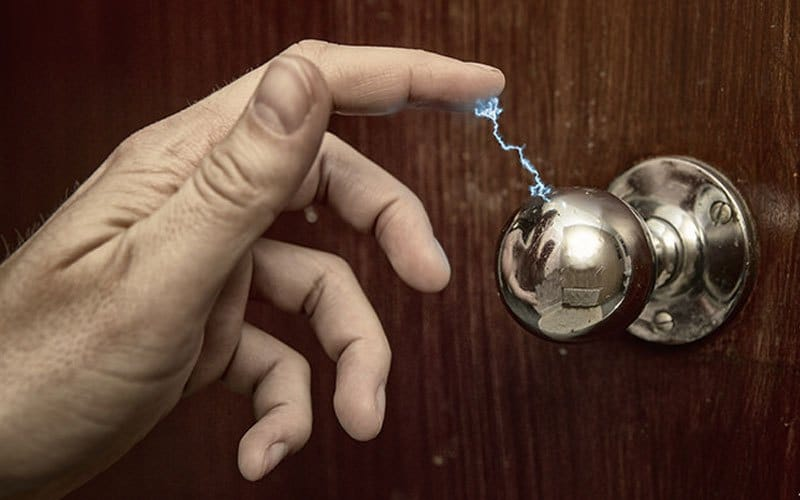 Cách phòng tránh tĩnh điện tốt nhất thế nào mách em với