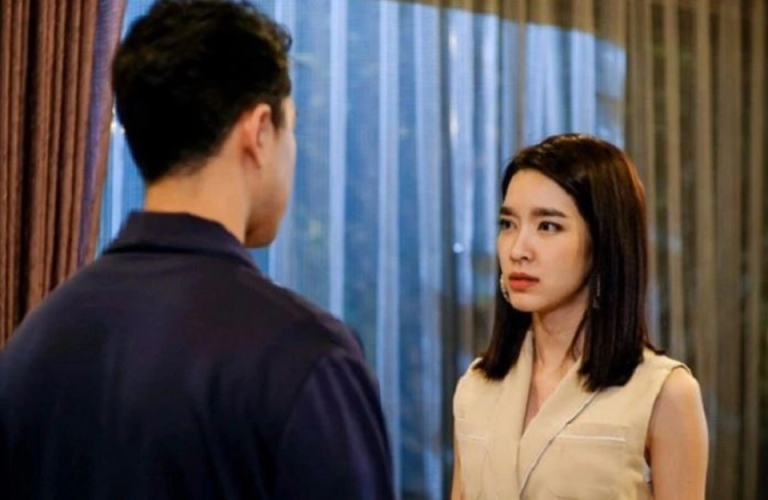 Đời nhiều chuyện mơ cũng không nghĩ ra, đến nhà thăm sếp ốm, tôi tái mặt khi nhận ra vợ anh ấy là ai