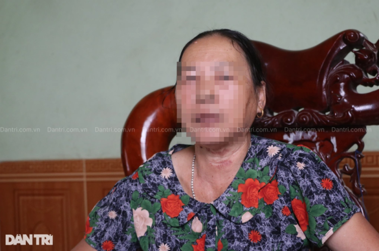 Ly kỳ vở kịch "công an chở dân đi bán vàng" và phút bừng tỉnh của bà lão