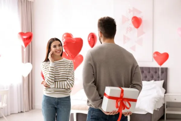 Cảm thấy tủi thân vì không có tiền tặng quà cho vợ ngày 20/10