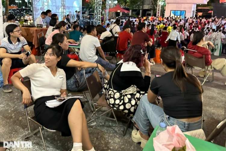 Sốt sình sịch! Đấu giá đất quận Hà Đông: Giá lên 246 triệu đồng/m2 sau 9 vòng đấu?