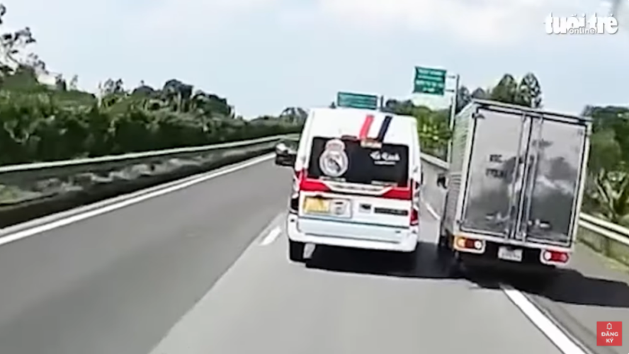 Xe khách 16 chỗ chèn ép xe tải trên cao tốc, Cục Cảnh sát giao thông vào cuộc