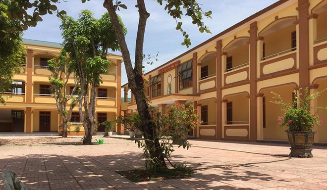 Thầy giáo và cô giáo xô xát ngay trong trường học