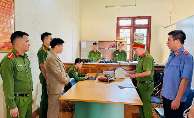 Vụ học sinh Hoàng Thu Phố 1 ăn cơm chan mì tôm: Bắt giam nguyên hiệu trưởng, bất ngờ số tiền đã chiếm đoạt