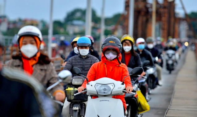 Không khí lạnh tăng cường bao phủ toàn miền Bắc, người dân chuẩn bị mặc áo ấm ra đường