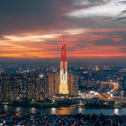 Phóng viên nước ngoài nói về hiện tượng lá cờ đỏ sao vàng 🇻🇳