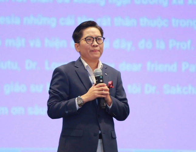 Tiến sĩ ngành thể thao bị đình chỉ chức viện trưởng