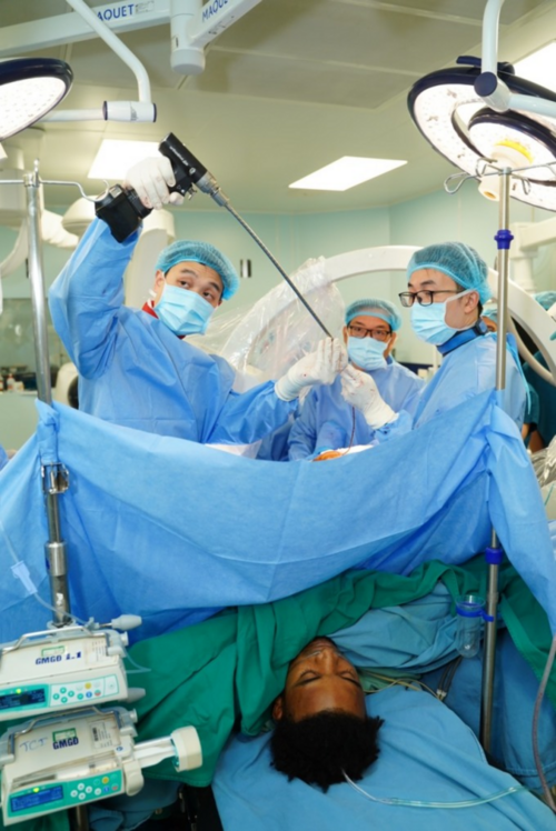Hình ảnh mới nhất cầu thủ Xuân Son được phẫu thuật thành công
