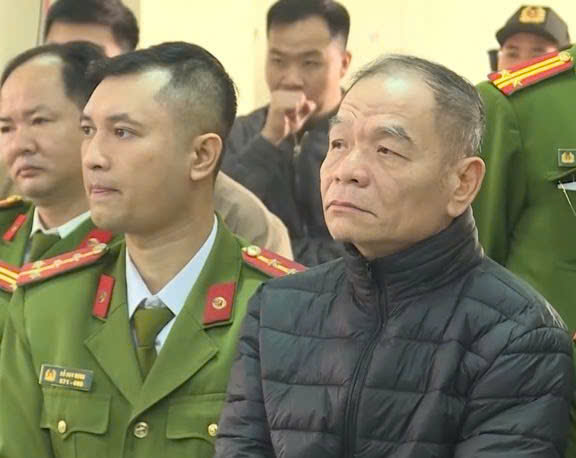 Doanh nghiệp chạy theo "dúi" phong bì, bị cáo Lê Thanh Vân nghĩ đó là "cảm ơn"