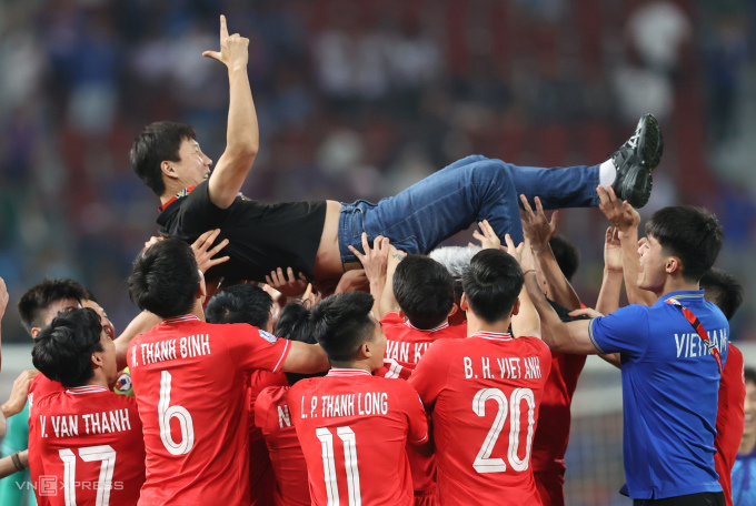 HLV Kim Sang-sik trở lại vinh quang sau quãng thời gian ê chề ở quê nhà Hàn Quốc khi bị sa thải