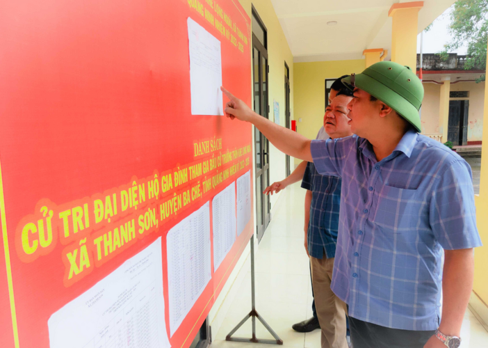 Trưởng thôn, tổ trưởng tổ dân phố có được kiêm nhiệm nhiều chức danh khác?