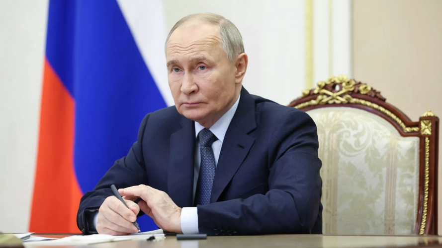 Tổng thống Nga Vladimir Putin không ngừng làm việc trong kỳ nghỉ Tết