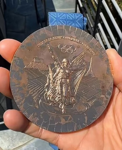 Hơn 100 vận động viên trả lại huy chương Olympic Paris 2024