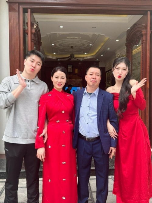 Gia thế Á hậu Phương Nhi ra sao trước khi về làm dâu tỷ phú giàu nhất Việt Nam?