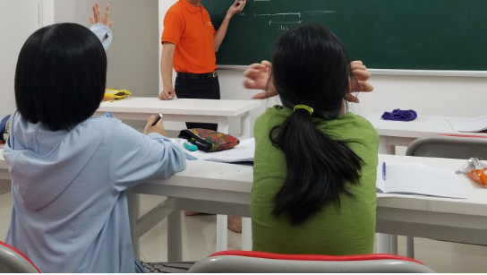 Làm thế nào giúp bé lớp 6 mất gốc Toán, Văn?