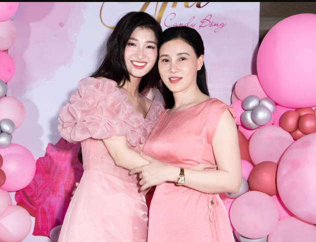 Bố mẹ của Á hậu Phương Nhi vừa lấy tổng tài con nhà tỷ phú làm gì? Có "môn đăng hộ đối" không?