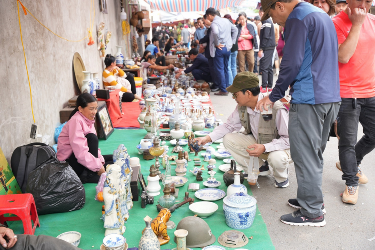 Phiên chợ kỳ lạ mỗi năm chỉ họp một lần