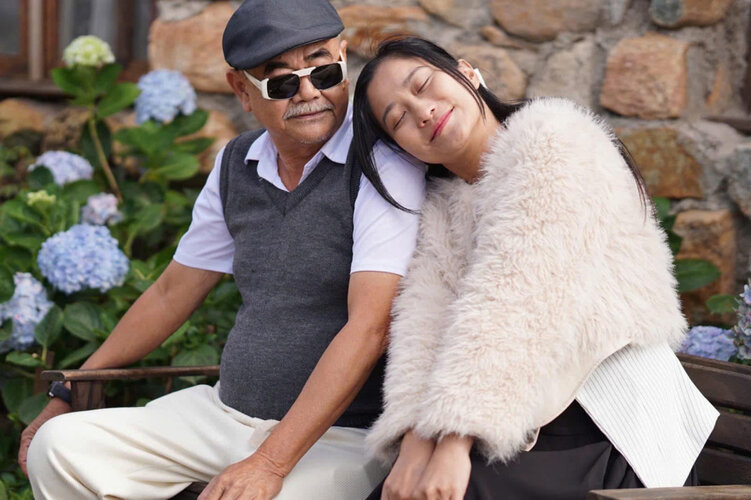 Nghệ sĩ Việt Anh U70 yêu “cháu 8x” mà nói lãng mạn ghê!