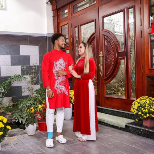 Xuân Son đăng ảnh ăn Tết nguyên đán đầu tiên với tư cách công dân Việt Nam