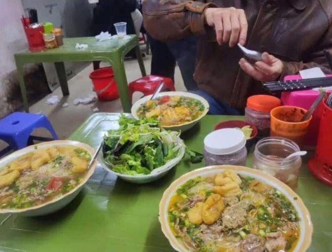 Bát bún riêu 400k ngày mùng Một Tết - thói kinh doanh chộp giật cần loại bỏ