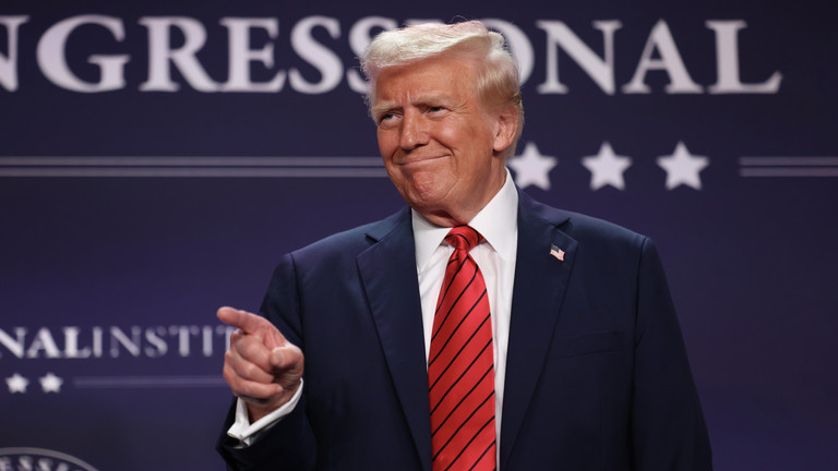 Tổng thống Nga Putin: Các nhà lãnh đạo châu Âu sẽ 'vẫy đuôi' trước Trump