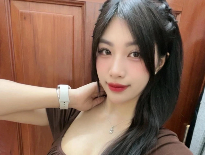 Hội làng cực hot với nữ đô vật xinh đẹp hạ gục nam đối thủ trên sàn đấu ở Bắc Ninh