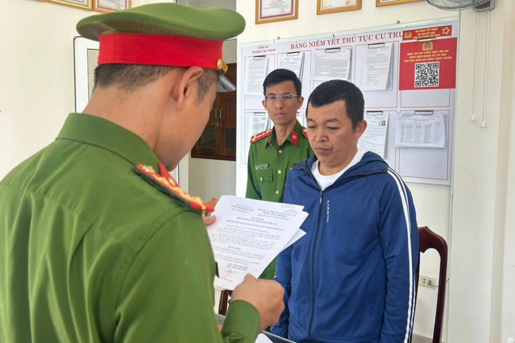 Nhân viên pha chế "biến" cồn y tế thành rượu, 2 du khách nước ngoài tử vong