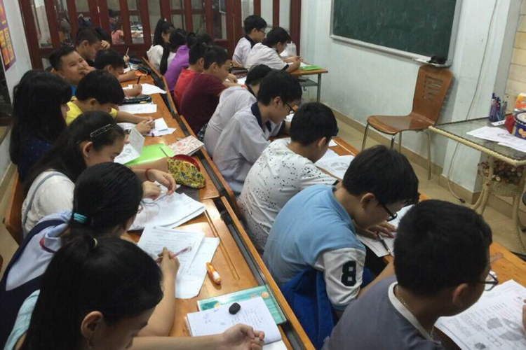 Có nên coi dạy thêm là tội đồ khi mà thực tế nhiều phụ huynh khẳng định nhờ học thêm con mới khá được