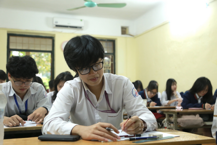 Thông tư 29 dạy thêm, học thêm: Giáo viên nói gì về tình trạng "giấu bài" để dành dạy thêm, gây bức xúc?