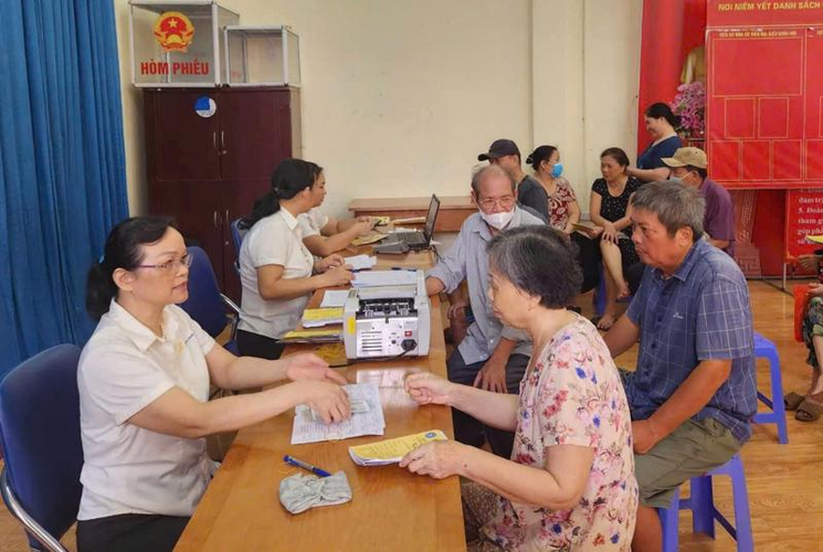 Thủ tục nhận trợ cấp cho người từ 60 tuổi không có lương hưu