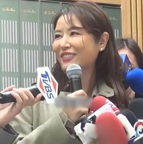 Các app chỉnh sửa ảnh nợ khán giả một lời xin lỗi: "Nàng Hạ Tử Vy" Lâm Tâm Như gây tranh cãi khi xuất hiện ngoài đời