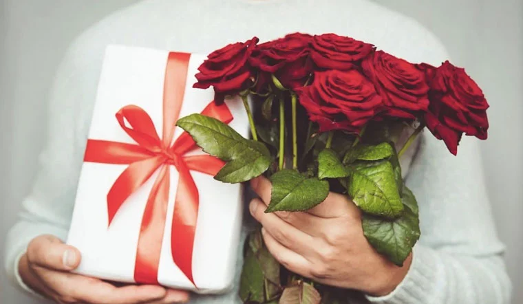 10 cách tặng quà 8-3 khiến đối phương "chết ngất" vì ý nghĩa mà vẫn không lo "viêm màng túi"