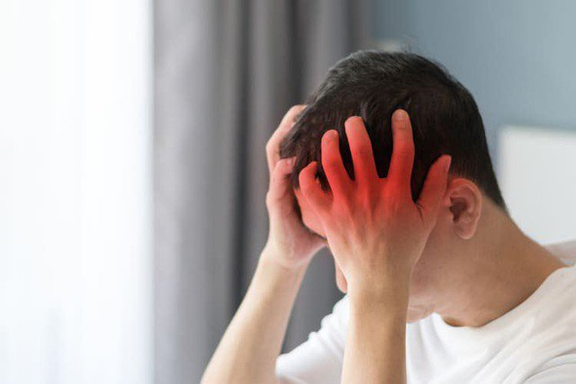 Diễn viên Quý Bình phát hiện u não từ dấu hiệu đau đầu, khi nào đau đầu gây nguy hiểm, cần đi khám?