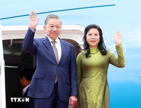 🇮🇩🤝🇻🇳 Bảy phát đại bác chào mừng Tổng Bí thư Tô Lâm và Phu nhân tới Jakarta, Indonesia