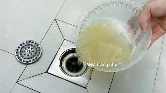 Đổ bia thừa xuống cống: Có "thần thánh" như trên mạng lan truyền?