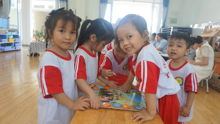 Miễn học phí là đi học không phải đóng tiền, có đúng không?