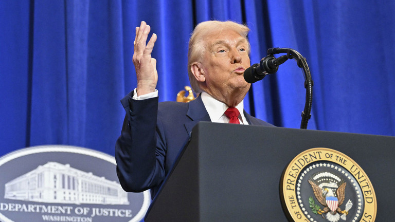 Trump tha thiết kêu gọi, Putin thông cảm, và lời cảnh báo Kiev