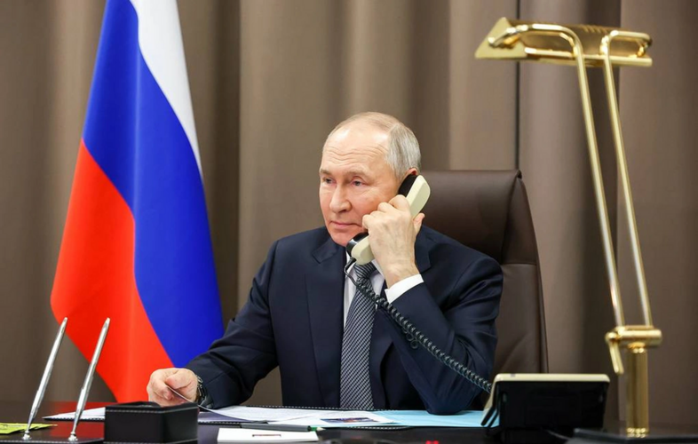 Putin ra lệnh ngừng bắn