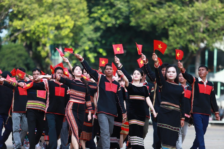 Muốn các tỉnh Tây Bắc và Tây Nguyên hướng ra biển và có biển thì nên sáp nhập tỉnh nào với tỉnh nào?