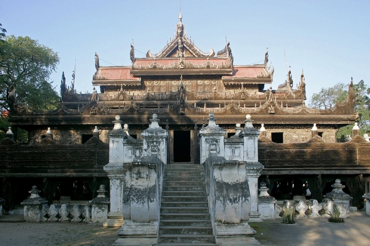 Hình ảnh Cung điện Hoàng gia Mandalay đổ nát sau trận động đất 7.7 độ richter