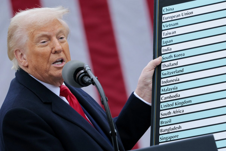 Trump tuyên bố áp thêm thuế 50% với Trung Quốc
