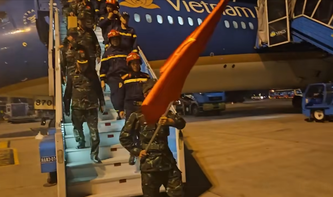Video các chiến sĩ cứu hộ Việt Nam an toàn trở về sau khi hoàn thành nhiệm vụ ở Myanmar