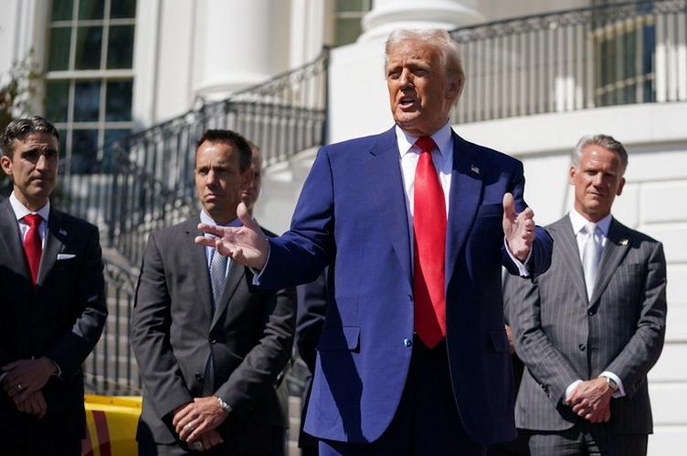 Ông Trump hoãn áp thuế 90 ngày với các nước trừ Trung Quốc