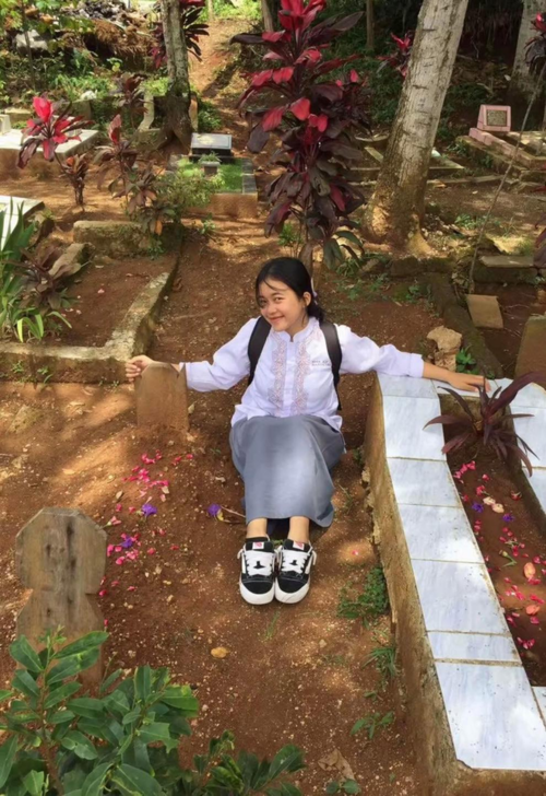 Chụp ảnh với bố mẹ, "đưa cho AI" và ai cũng bật khóc