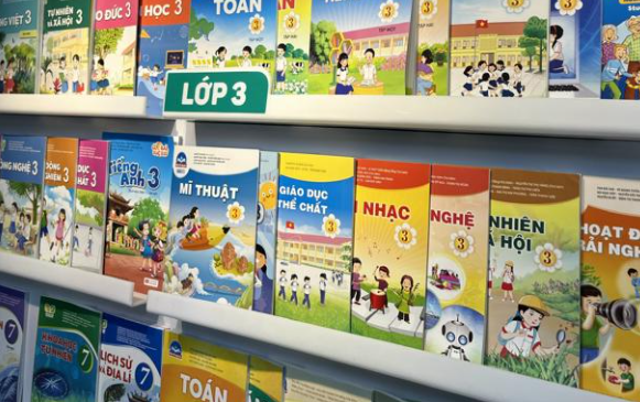 Mới lớp 3 bộ sách giáo khoa có đến hơn 22 đầu sách, học gì mà lắm thế?