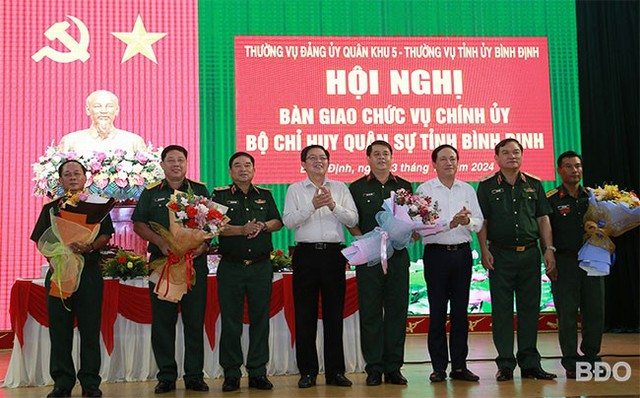 Bộ Quốc phòng bổ nhiệm 2 tân Chính ủy