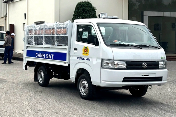 Cán bộ công an ở Hà Nội dùng ô tô công an phường để chở ma túy